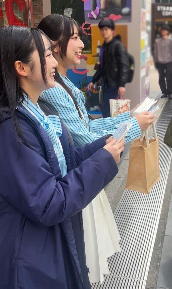 ティッシュ配りをするＳＴＵ４８©ＳＴＵ