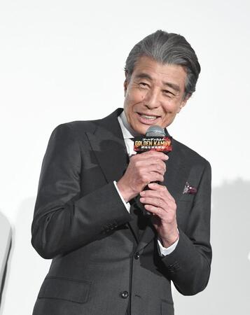 笑顔で役について話す舘ひろし（撮影・園田高夫）