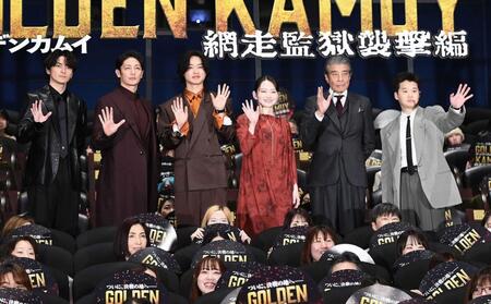 （左から）眞栄田郷敦、玉木宏、山﨑賢人、山田杏奈、舘ひろし、矢本悠馬（撮影・園田高夫）