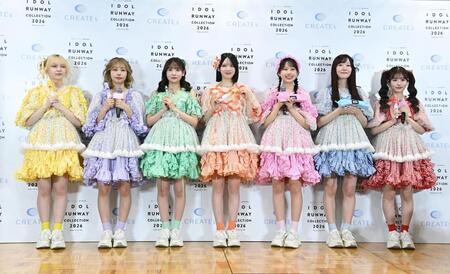 コラボ商品記者発表会を行ったＦＲＵＩＴＳ　ＺＩＰＰＥＲの（左から）早瀬ノエル、中川瑠夏、櫻井優衣、鎮西寿々歌、松本かれん、真中まな、月足天音（撮影・開出牧）