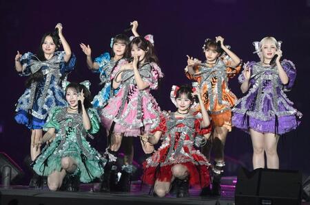 イベントの最後を締めるＣＡＮＤＹ　ＴＵＮＥのメンバーたち（撮影・園田高夫）