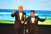 息の合った掛け合いを見せるオール阪神・巨人＝大阪・なんばグランド花月