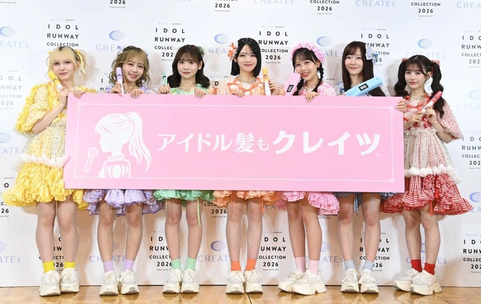 コラボ商品記者発表会を行ったＦＲＵＩＴＳ　ＺＩＰＰＥＲの（左から）早瀬ノエル、中川瑠夏、櫻井優衣、鎮西寿々歌、松本かれん、真中まな、月足天音（撮影・開出牧）