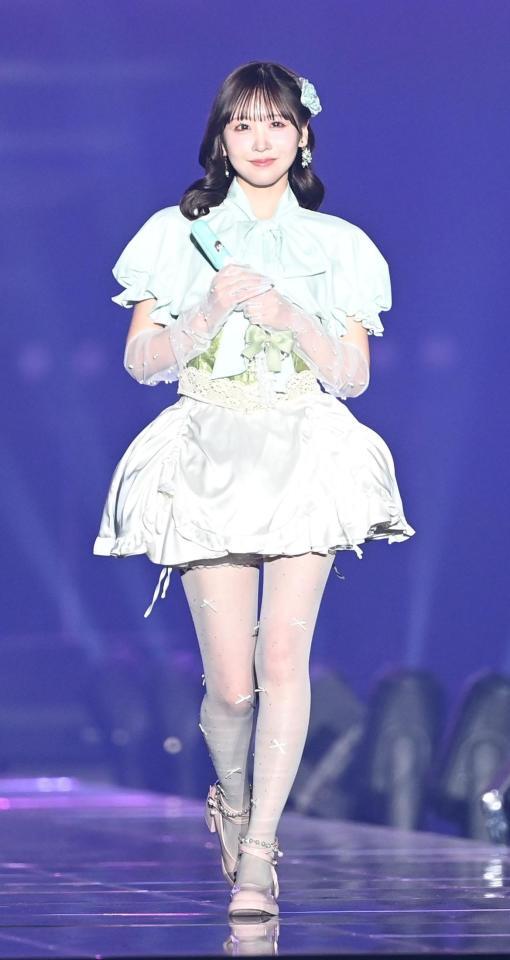 ランウェイを歩くＦＲＵＩＴＳ　ＺＩＰＰＥＲの櫻井優衣（撮影・開出牧）