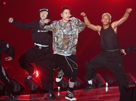 歌とダンスで盛り上げるＲＹＯＫＩ　ＭＩＹＡＭＡ（撮影・園田高夫）