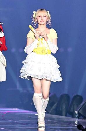 ランウェイを歩く早瀬ノエル