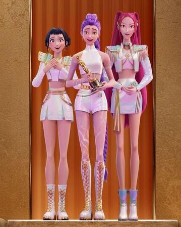 ＮｅｔｆｌｉｘＫｏｒｅａの公式インスタグラム＠ｎｅｔｆｌｉｘｋｒより　アカデミー賞で「長編アニメーション賞」を受賞し喜びを伝えた（左から）ジョイ、ルミ、ミラ