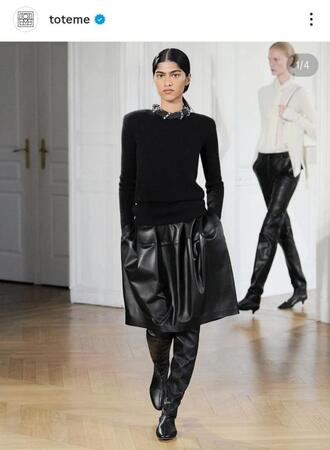 青木裕子が一目惚れしたジャケットのブランド・ＴＯＴＥＭＥの公式インスタグラム＠ ｔｏｔｅｍｅより