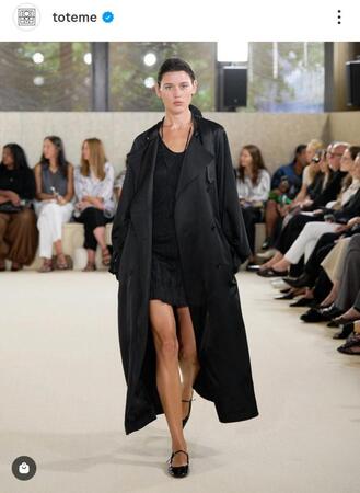 青木裕子が一目惚れしたジャケットのブランド・ＴＯＴＥＭＥの公式インスタグラム＠ ｔｏｔｅｍｅより