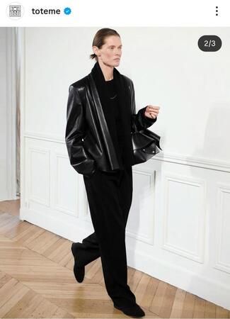 青木裕子が一目惚れしたジャケットのブランド・ＴＯＴＥＭＥの公式インスタグラム＠ ｔｏｔｅｍｅより