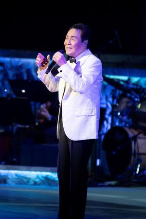 「アニバーサリーコンサート」を開催した五木ひろし