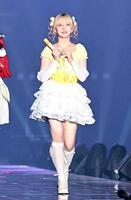 ランウェイを歩く早瀬ノエル