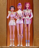 ＮｅｔｆｌｉｘＫｏｒｅａの公式インスタグラム＠ｎｅｔｆｌｉｘｋｒより　アカデミー賞で「長編アニメーション賞」を受賞し喜びを伝えた（左から）ジョイ、ルミ、ミラ