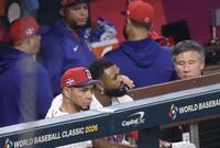 決勝進出を逃し、ベンチで呆然とするドミニカ・カミネロ（撮影・伊藤笙子）