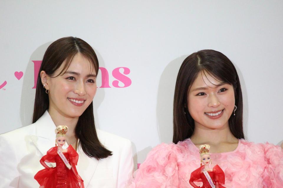 笑顔を見せる笹川友里（左）と渋谷凪咲