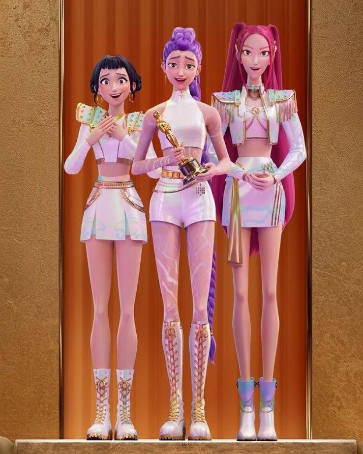 ＮｅｔｆｌｉｘＫｏｒｅａの公式インスタグラム＠ｎｅｔｆｌｉｘｋｒより　アカデミー賞で「長編アニメーション賞」を受賞し喜びを伝えた（左から）ジョイ、ルミ、ミラ