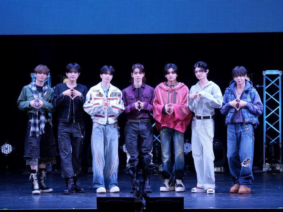 イベントを開催したａｏｅｎの（左から）京助、優樹、礼央、颯太、雅久、輝、琉楓