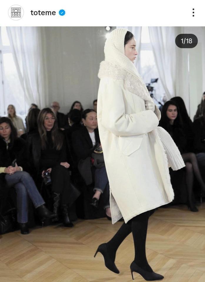 青木裕子が一目惚れしたジャケットのブランド・ＴＯＴＥＭＥの公式インスタグラム＠ ｔｏｔｅｍｅより
