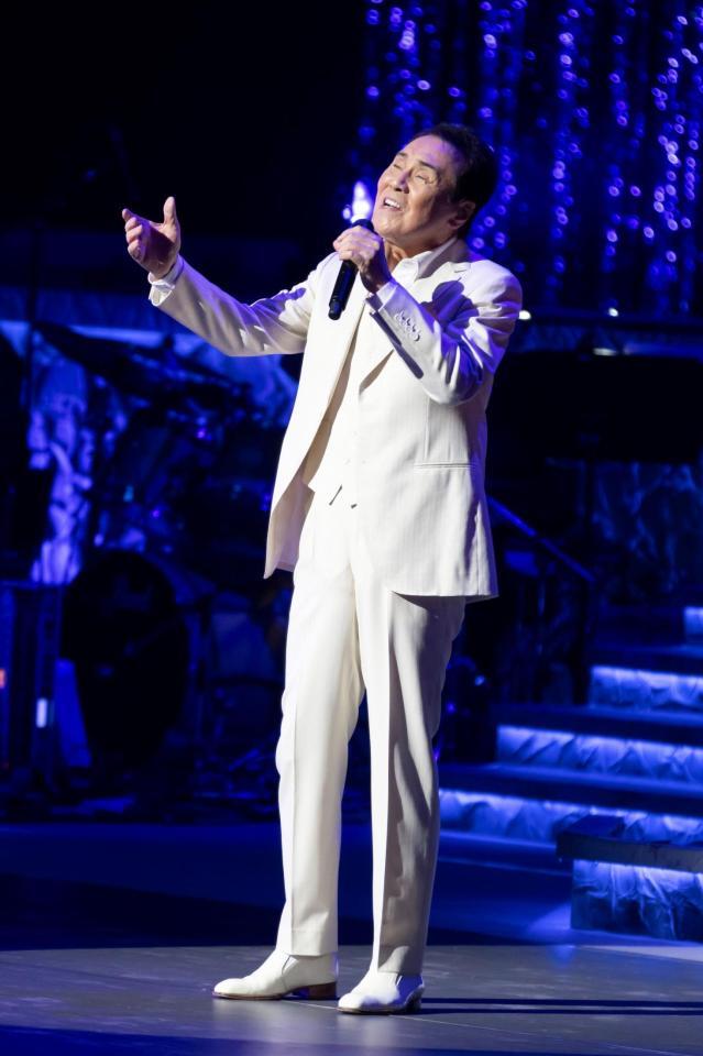 「アニバーサリーコンサート」を開催した五木ひろし