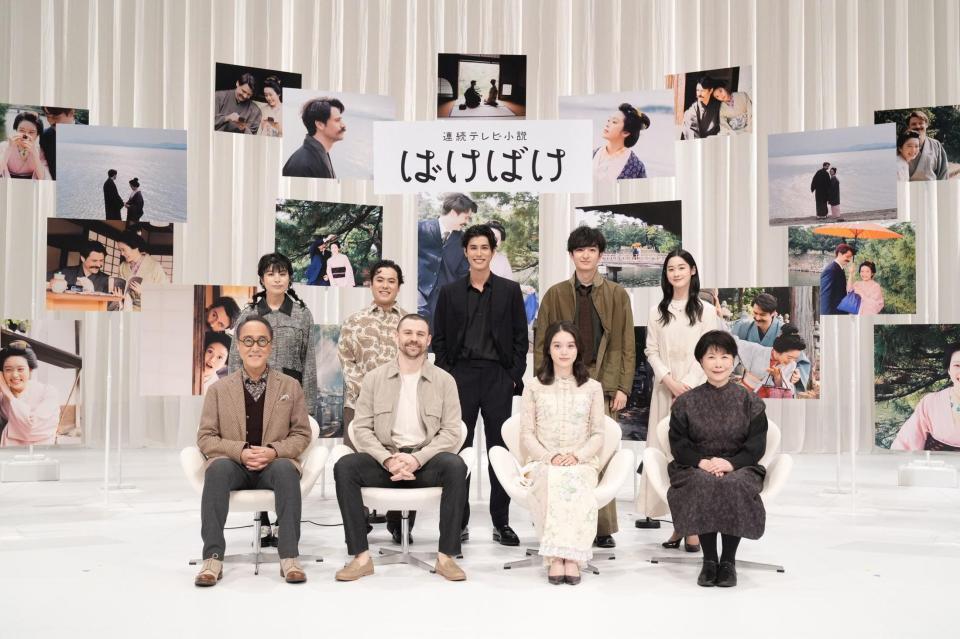 トークショーを行ったばけばけ出演陣。（前列左から）佐野史郎、トミー・バストウ、高石あかり、池谷のぶえ、（後列左から）さとうほなみ、前原瑞樹、寛一郎、濱正悟、野内まる