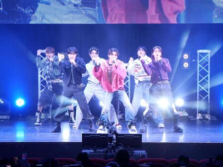 パフォーマンスを行ったａｏｅｎ