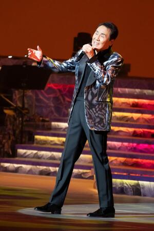 「アニバーサリーコンサート」を開催した五木ひろし