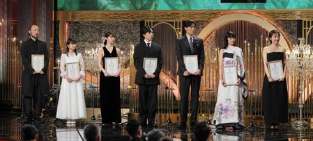 アカデミー賞新人俳優賞を受賞した（左から）河内大和、白山乃愛、中島瑠菜、坂東龍汰、松谷鷹也、見上愛、森田望智＝３月１３日