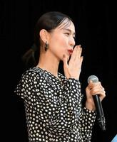 投げキッスを披露する戸田恵梨香＝Ｚｅｐｐ　Ｈａｎｅｄａ（撮影・堀内翔）