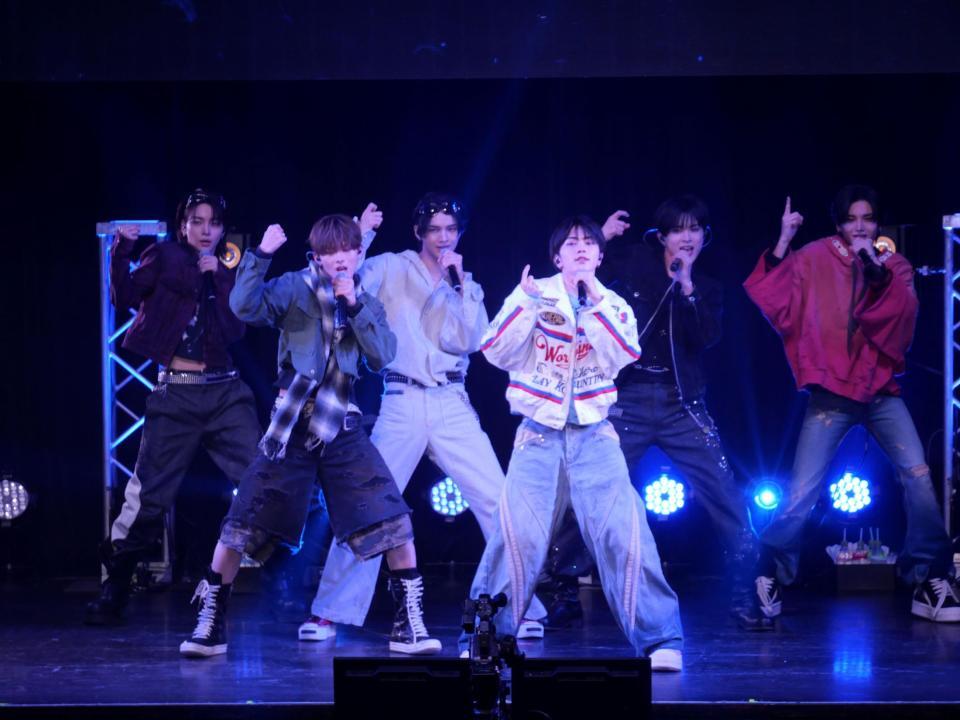 パフォーマンスを行ったａｏｅｎ