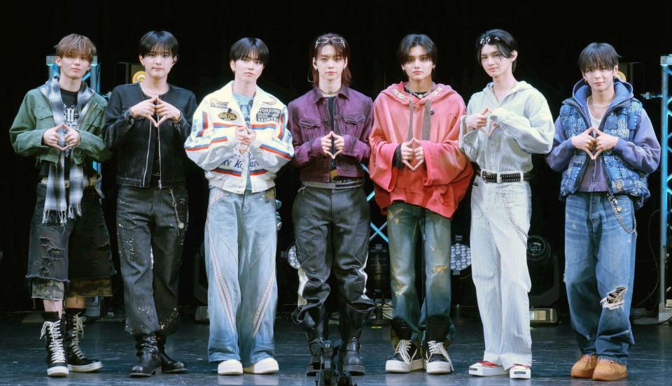 　ａｏｅｎの（左から）京助、優樹、礼央、颯太、雅久、輝、琉楓