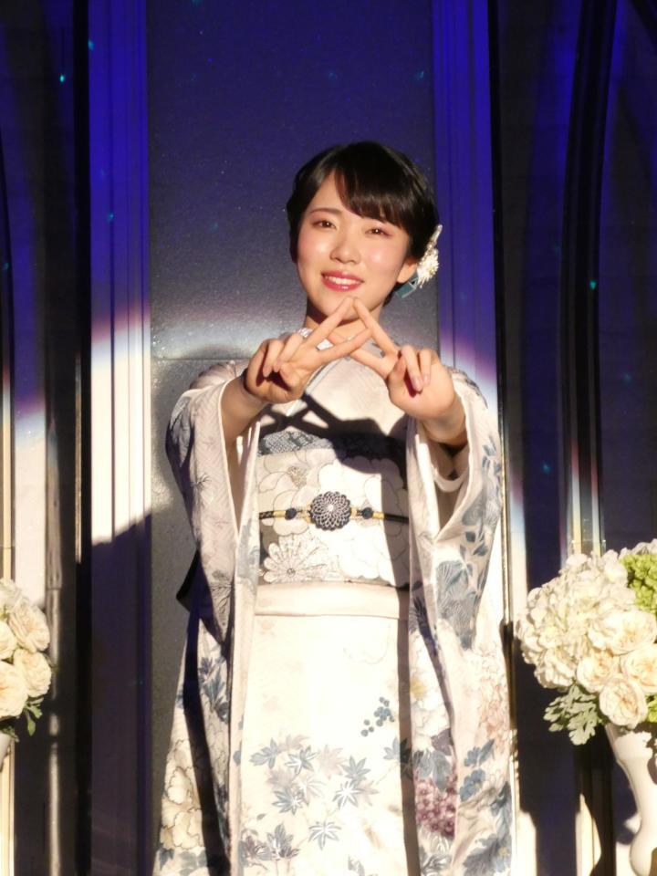 ポーズを決める梅谷心愛