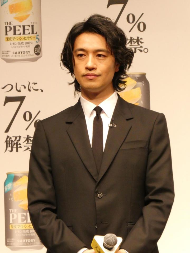 会見に登壇した斎藤工