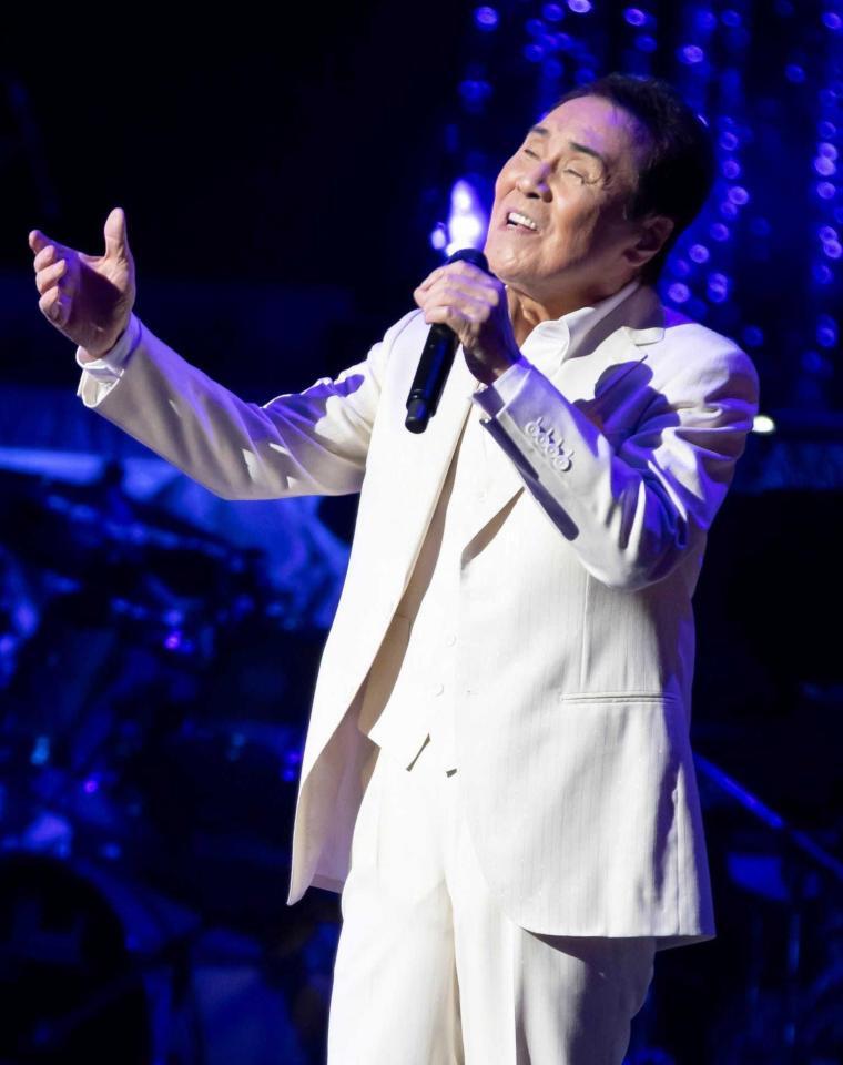 　「アニバーサリーコンサート」を開催した五木ひろし