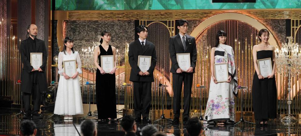 アカデミー賞新人俳優賞を受賞した（左から）河内大和、白山乃愛、中島瑠菜、坂東龍汰、松谷鷹也、見上愛、森田望智＝３月１３日