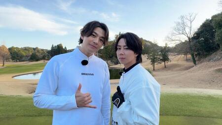 テレビ東京初冠番組「北山宏光のゴルフＰＡＲっといこうぜ！」に出演する北山宏光（左）と三浦翔平【©テレビ東京】