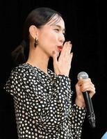 投げキッスをする戸田恵梨香（撮影・堀内翔）　