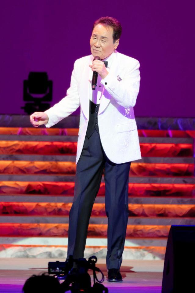 ５５周年コンサートを行った五木ひろし