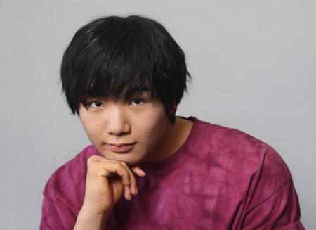 ポーズをとる寺田心（撮影・石井剣太郎）