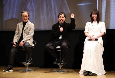 トークで盛り上がる（左から）武田鉄也、霜降り明星・せいや、唐田えりか（撮影・石井剣太郎）