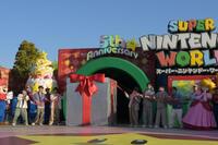 「スーパー・ニンテンドー・ワールド５周年アニバーサリー・セレモニー」にゲスト出演したなにわ男子（撮影・金居みつよし）