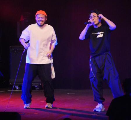 アフロ（左）とコラボパフォーマンスで沸かせたくるま