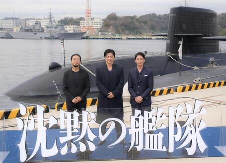 　続編制作イベントを行った（左から）吉野耕平監督、大沢たかお、玉木宏