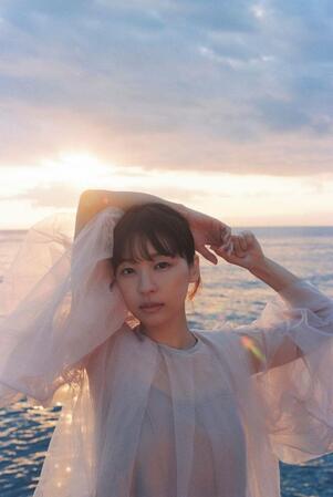 季刊ＺＩＮＥ第２号の鳴海唯（ｐｈｏｔｏ　ｂｙ　三森いこ）