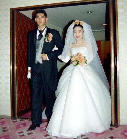 杉本哲太（左）神津はづき＝９２年１１月