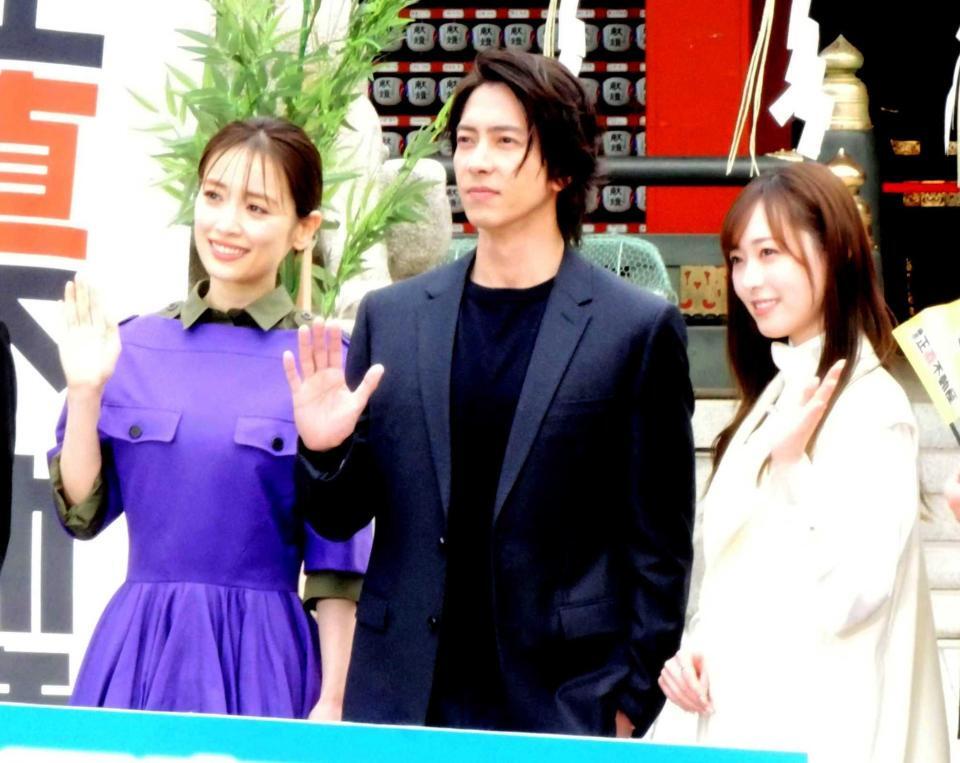 　共演する（左から）泉里香、山下智久、福原遥