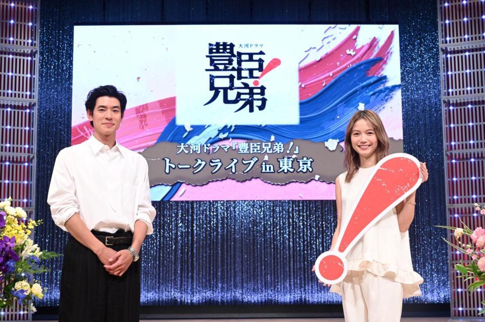 イベントに出席した中島歩（左）と宮崎あおい