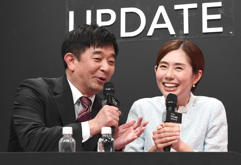 息の合った司会をする伊藤利尋アナウンサー（左）と山﨑夕貴アナウンサー（撮影・園田高夫）