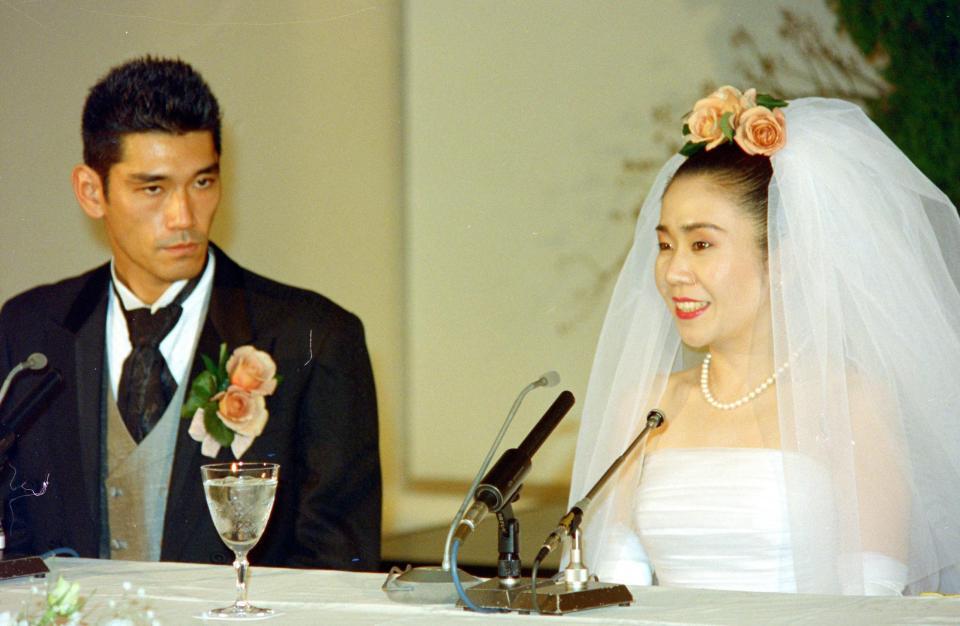 杉本哲太（左）神津はづき＝９２年１１月