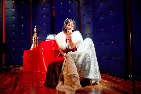 ４０周年記念ライブで歌う西村知美