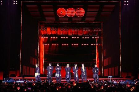 ソウル・光化門（クァンファムン）広場一帯で４年ぶりに完全体でパフォーマンスを披露したＢＴＳ　（Ｐ）＆（Ｃ）ＢＩＧＨＩＴ　ＭＵＳＩＣ　／　Ｎｅｔｆｌｉｘ